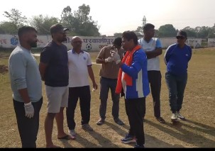 पाँचौं परवानीपुर गोल्डकपको तयारीको क्रममा खैल मैदान सरसफाई