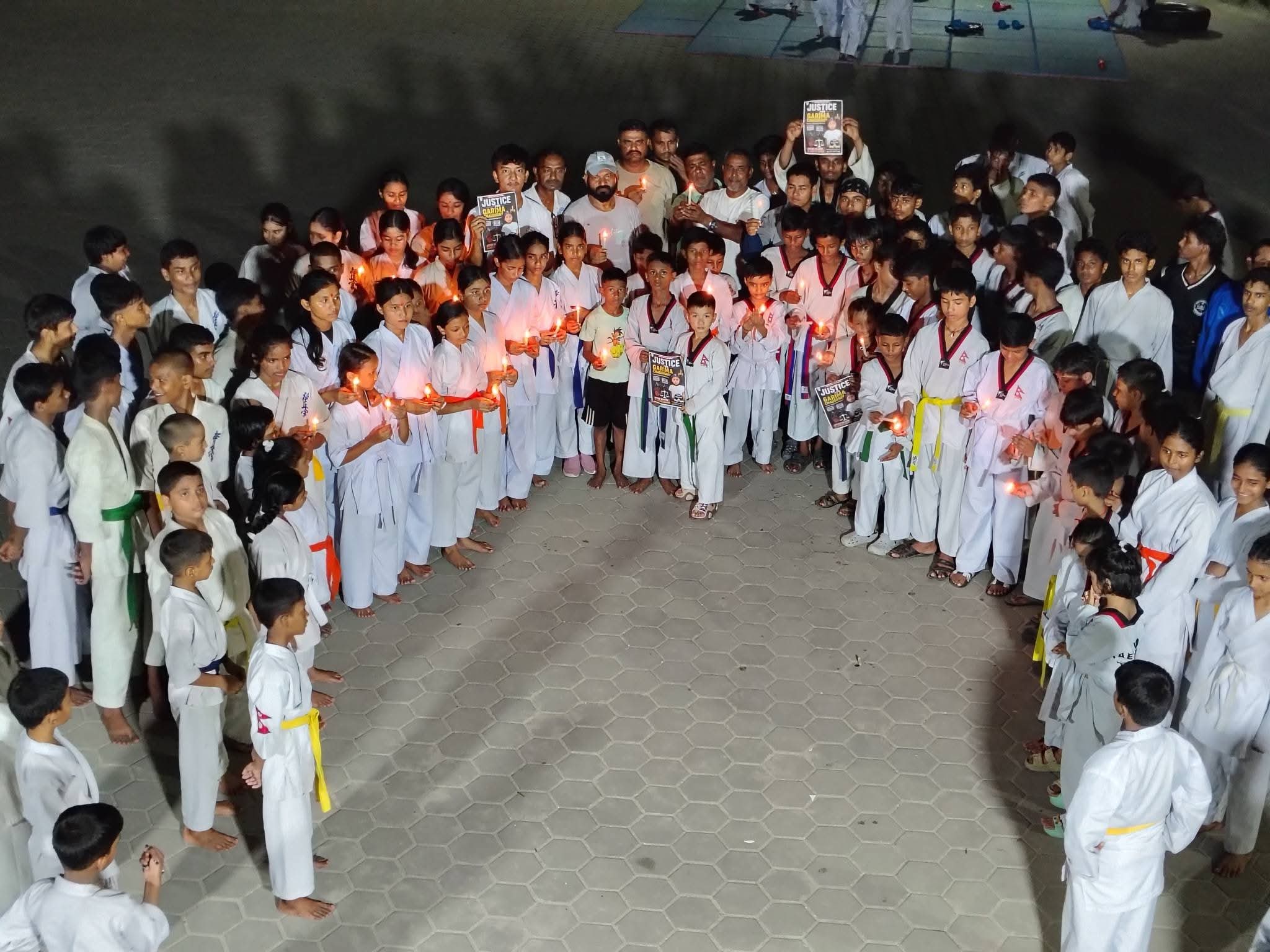 तीन वर्षीया बालिका चौधरीको घटना प्रति दीप प्रज्वलन गरी श्रद्धाञ्जली
